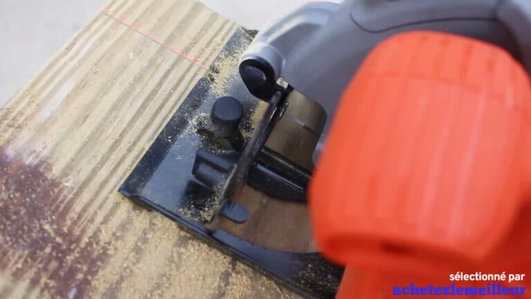 Black + Decker BDECS300C - scie circulaire