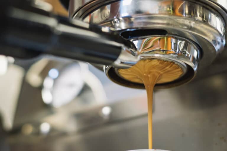Machine espresso semi-automatique ou automatique 