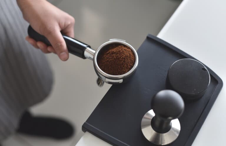 Machine espresso semi-automatique ou automatique 
