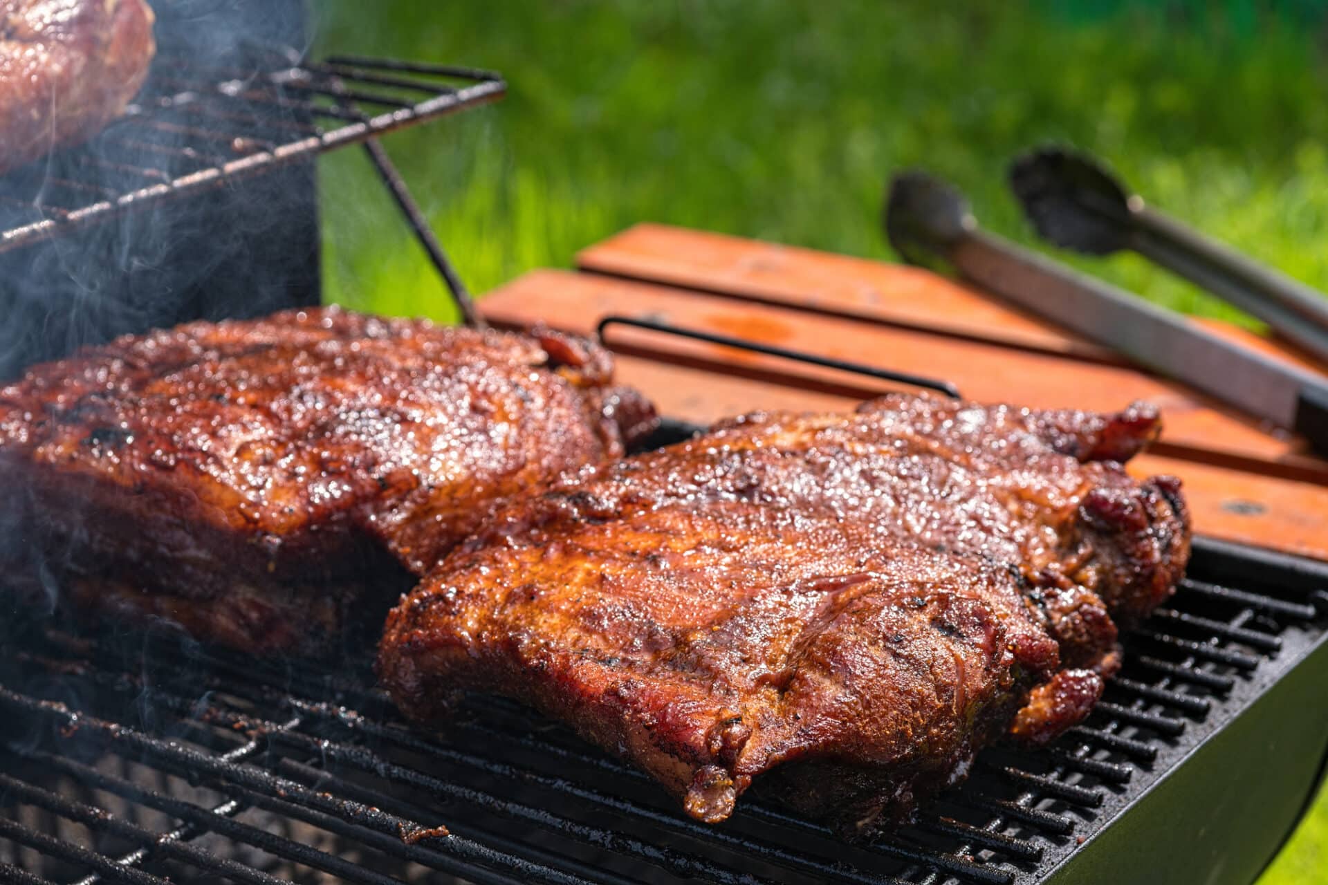 Comment faire un bon barbecue au charbon de bois : 9 conseils pour