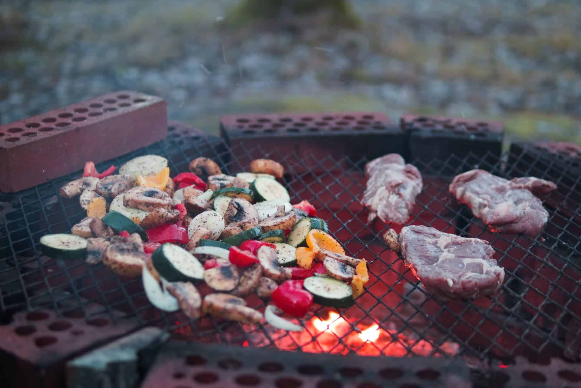 Comment faire un bon barbecue au charbon de bois : 9 conseils pour