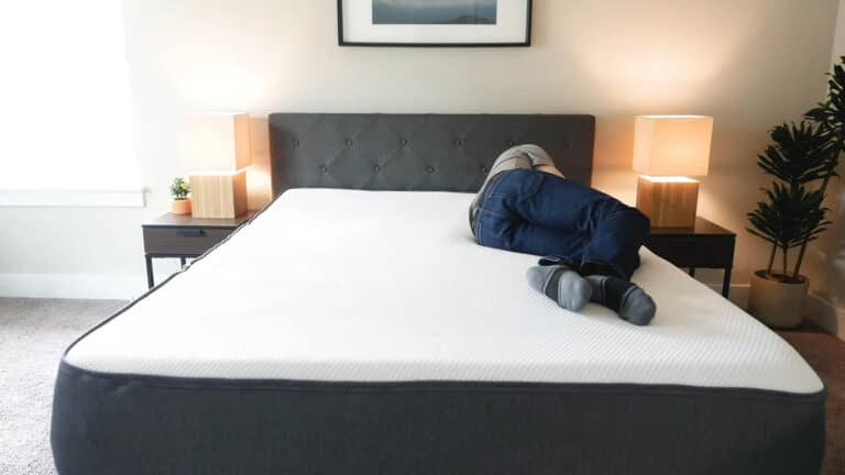 Moisissures sur matelas : comment s'en débarrasser ? - Emma