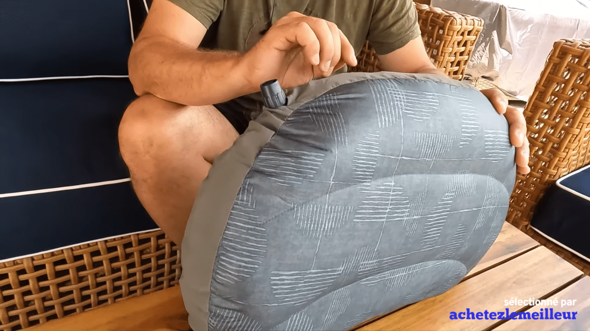 Therm-a-Rest-en-duvet-Air-Head-Demo-4