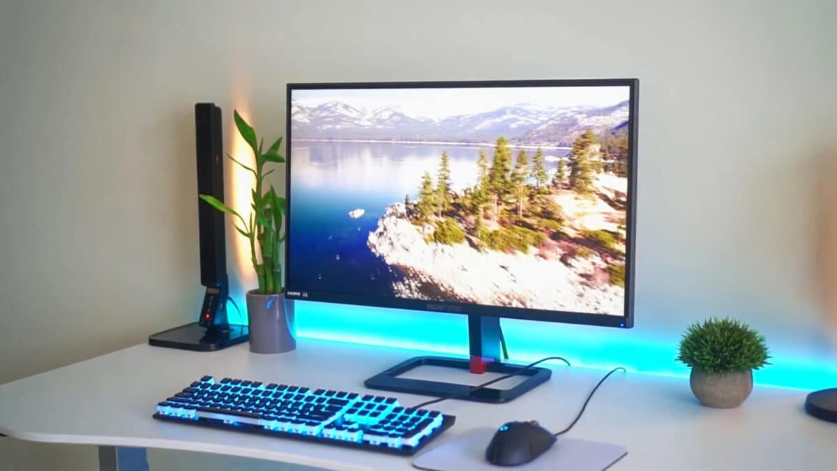 Moniteur d'ordinateur sur bureau